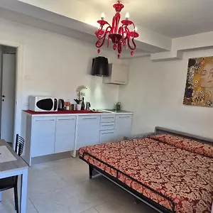 κάντε κράτηση εδώ